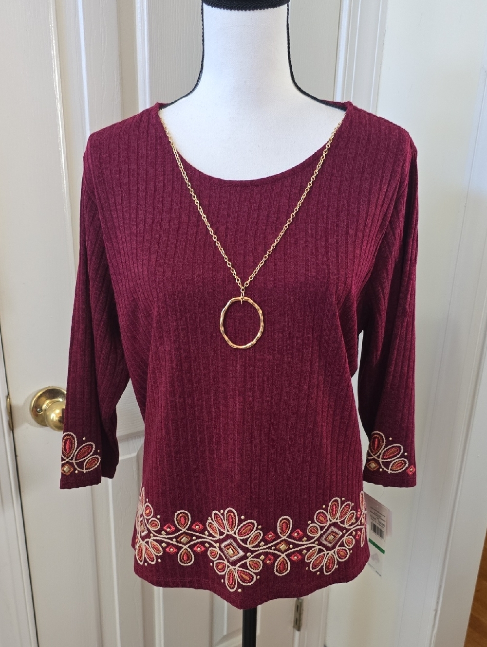 ALFRED DUNNER WOMENS PETITE  "MULBERRY" EMBROIDERED TOP SIZE PETITE LARGE